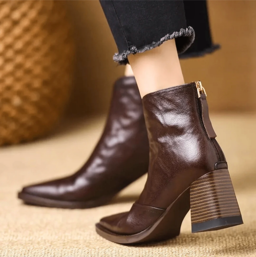 Lyla - Elegant Slip-On Boots